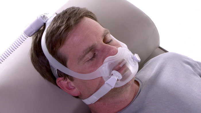 Video DreamWear nenä-suumaskin säätämisestä tiiviiksi