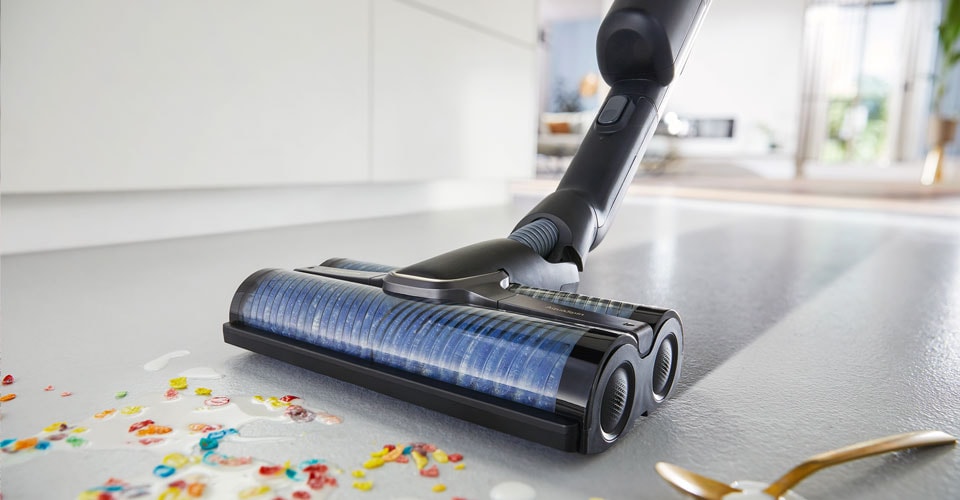 Keittiön siivous: keittiön lattia puhtaaksi