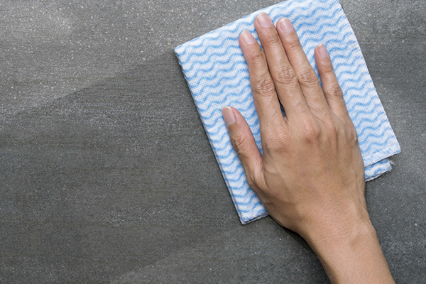 P&ouml;lyn pyyhint&auml; &ndash; helppo opas p&ouml;lyn poistoon kodista